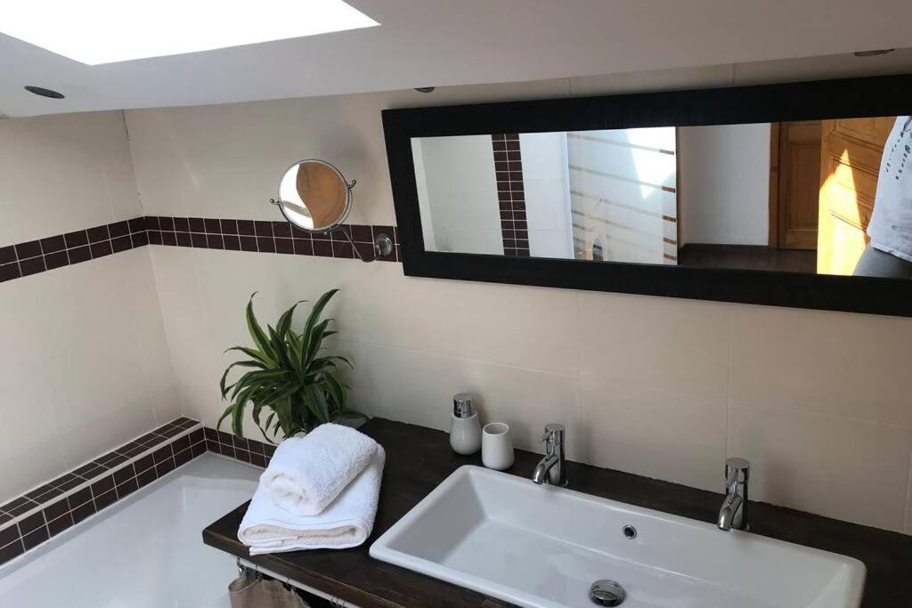 Coeur De Goudargues! 3 Ch, 3 Sdb, Exterieur, Clim Apartamento Exterior foto
